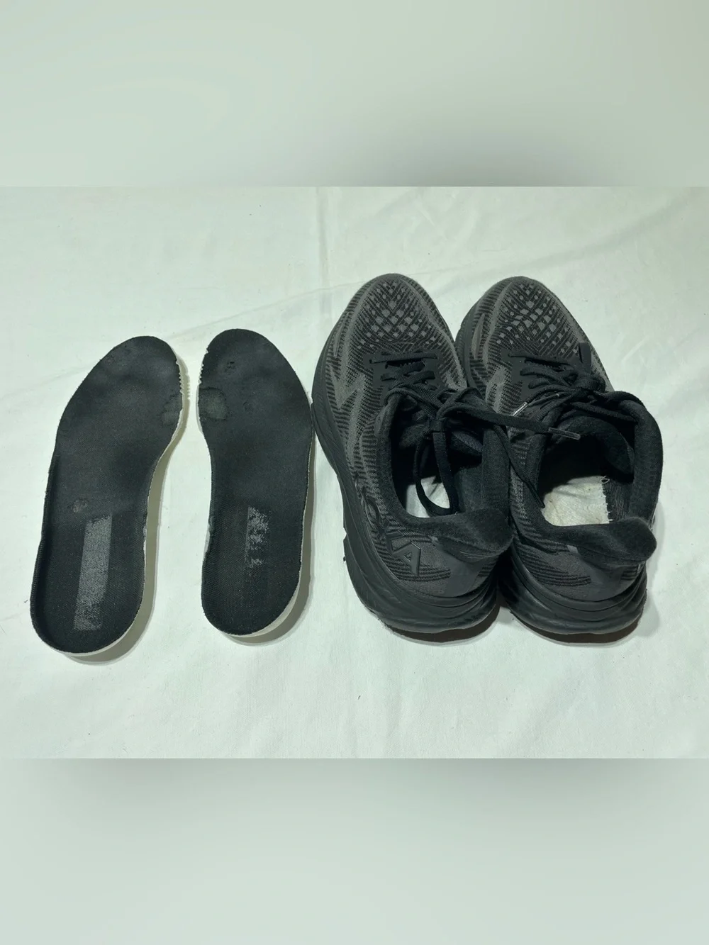 HOKA Clifton 9 Running Shoes Mens 9.5 2E Wide Triple Black 1132210 BBLC